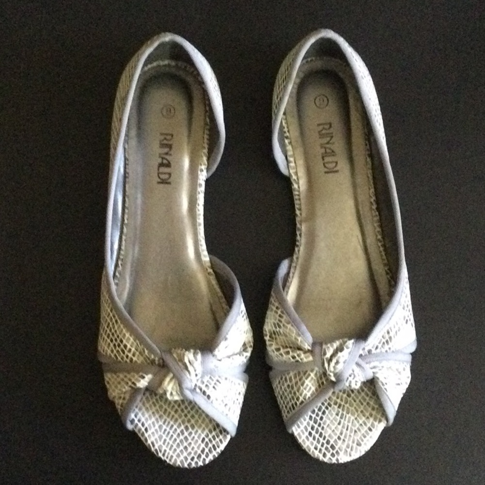 Bow trimmed flats, new without tags